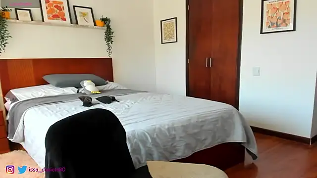 Lissa112 online show from 12-13-24, 06:38