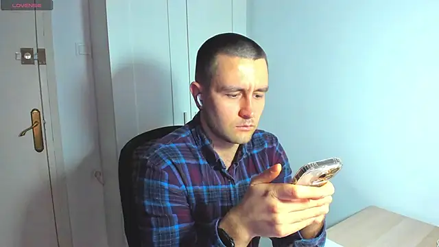 Snapshot of HonestAndrew chatting on 01-16-25, 01:25 HonestAndrew online show from 01-16-25, 01:25