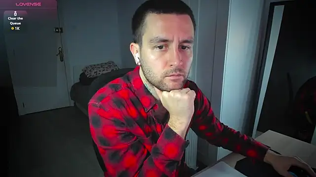 Snapshot of HonestAndrew chatting on 02-09-25, 08:33 HonestAndrew online show from 02-09-25, 08:33