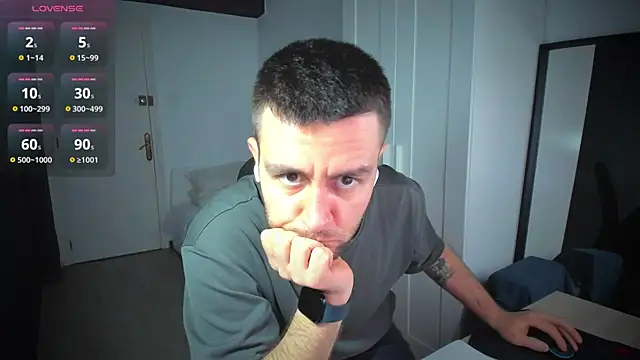 Snapshot of HonestAndrew chatting on 03-06-25, 02:18 HonestAndrew online show from 03-06-25, 02:18