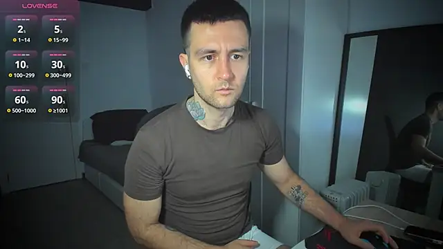 Snapshot of HonestAndrew chatting on 03-10-25, 06:49 HonestAndrew online show from 03-10-25, 06:49