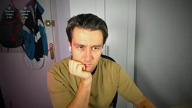 Snapshot of HonestAndrew chatting on 10-21-25, 05:52 HonestAndrew online show from 10-21-25, 05:52