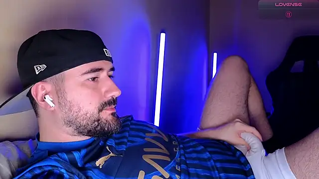 Snapshot of DominantTheo chatting on 04-23-26, 03:41 DominantTheo online show from 04-23-26, 03:41
