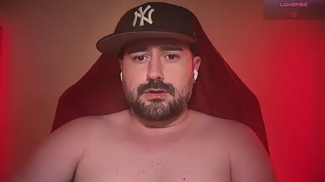 Snapshot of DominantTheo chatting on 07-04-26, 04:18 DominantTheo online show from 07-04-26, 04:18