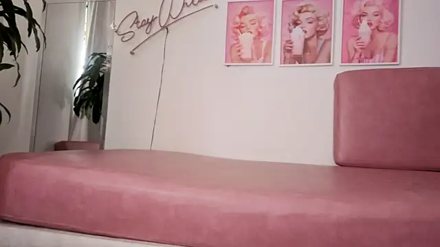 Adele LatinLady online show from 11-30-25, 09:08