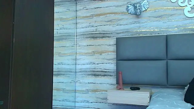 Snapshot of oliver__brown chatting on 12-21-25, 12:18 oliver brown online show from 12-21-25, 12:18