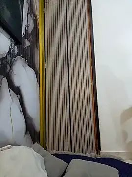 LizzRouse online show from 10-29-25, 01:24