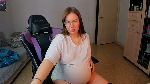 Snapshot of stella_vestal chatting on 03-16-26, 05:44 stella vestal online show from 03-16-26, 05:44