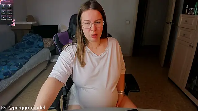 Snapshot of stella_vestal chatting on 04-15-26, 04:19 stella vestal online show from 04-15-26, 04:19