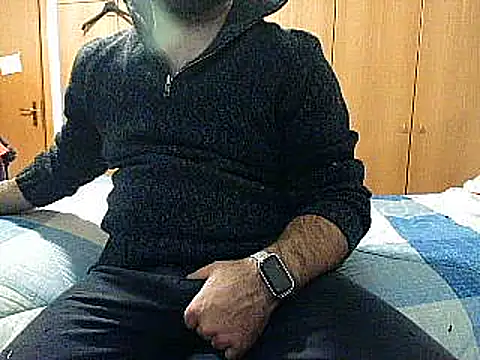 Snapshot of Attila985 chatting on 01-06-25, 04:02 Attila985 online show from 01-06-25, 04:02