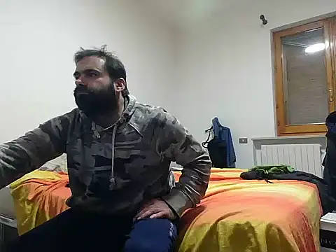 Snapshot of Attila985 chatting on 11-07-25, 08:42 Attila985 online show from 11-07-25, 08:42