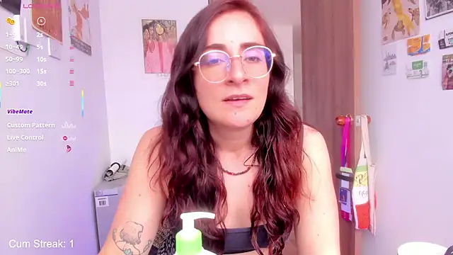 Snapshot of linda_giggle chatting on 05-05-26, 02:47 linda giggle online show from 05-05-26, 02:47