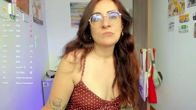 Snapshot of linda_giggle chatting on 05-11-26, 03:29 linda giggle online show from 05-11-26, 03:29