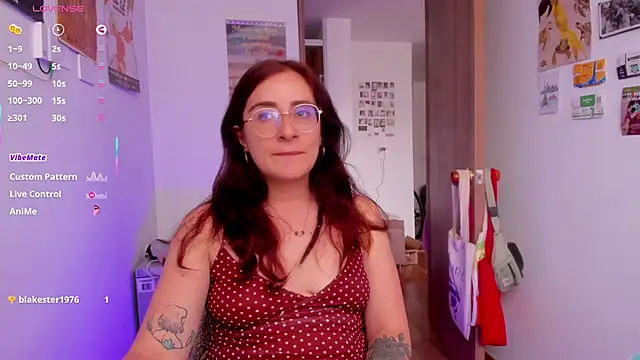 Snapshot of linda_giggle chatting on 05-11-26, 04:04 linda giggle online show from 05-11-26, 04:04
