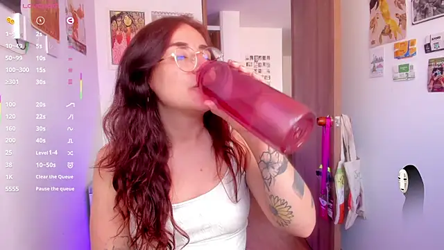 Snapshot of linda_giggle chatting on 05-25-26, 08:26 linda giggle online show from 05-25-26, 08:26