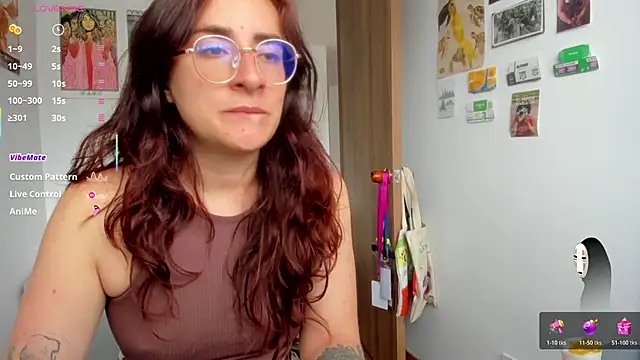 Snapshot of linda_giggle chatting on 05-26-26, 01:51 linda giggle online show from 05-26-26, 01:51