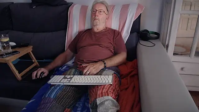 Nudelschwanz online show from 10-12-25, 04:39