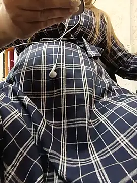 Snapshot of Office_Albertina chatting on 06-11-26, 03:15 Office Albertina online show from 06-11-26, 03:15