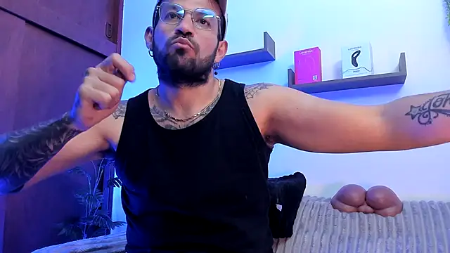 Snapshot of jonathan_rivers chatting on 10-17-25, 08:00 jonathan rivers online show from 10-17-25, 08:00