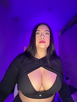 Snapshot of cami_ortiz__ chatting on 07-18-26, 05:11 cami ortiz online show from 07-18-26, 05:11