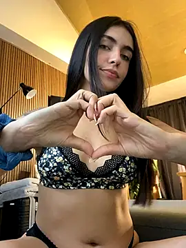 Snapshot of DaphneUwu chatting on 01-08-26, 12:24 DaphneUwu online show from 01-08-26, 12:24