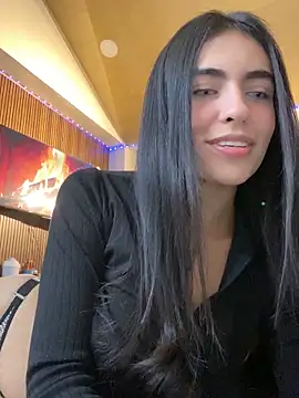 Snapshot of DaphneUwu chatting on 02-19-26, 01:34 DaphneUwu online show from 02-19-26, 01:34