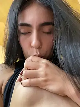 Snapshot of DaphneUwu chatting on 02-23-26, 01:36 DaphneUwu online show from 02-23-26, 01:36