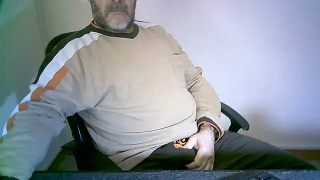 Snapshot of Greek_Passion chatting on 03-22-25, 12:25 Greek Passion online show from 03-22-25, 12:25