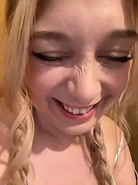 Snapshot of CherryAuroraa chatting on 12-15-24, 01:32 CherryAuroraa online show from 12-15-24, 01:32