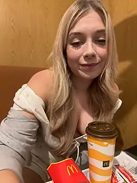 Snapshot of CherryAuroraa chatting on 12-15-24, 08:47 CherryAuroraa online show from 12-15-24, 08:47