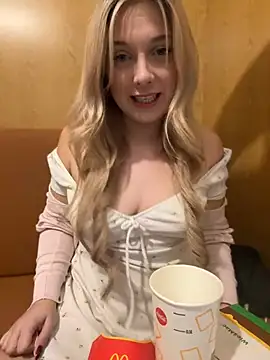 Snapshot of CherryAuroraa chatting on 12-19-24, 10:10 CherryAuroraa online show from 12-19-24, 10:10