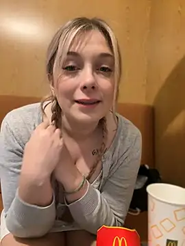 Snapshot of CherryAuroraa chatting on 12-29-24, 12:20 CherryAuroraa online show from 12-29-24, 12:20