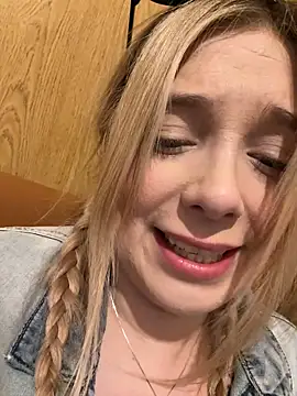 Snapshot of CherryAuroraa chatting on 01-02-25, 01:06 CherryAuroraa online show from 01-02-25, 01:06