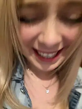 Snapshot of CherryAuroraa chatting on 01-10-25, 03:37 CherryAuroraa online show from 01-10-25, 03:37