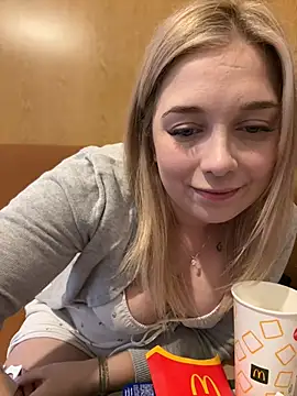 Snapshot of CherryAuroraa chatting on 01-19-25, 10:50 CherryAuroraa online show from 01-19-25, 10:50