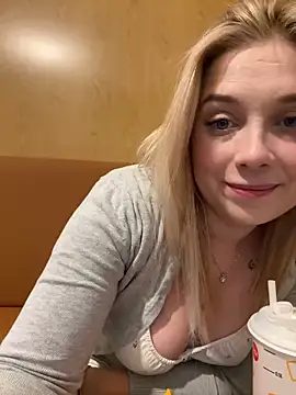 Snapshot of CherryAuroraa chatting on 01-28-25, 10:01 CherryAuroraa online show from 01-28-25, 10:01