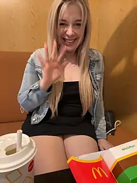 Snapshot of CherryAuroraa chatting on 02-01-25, 10:26 CherryAuroraa online show from 02-01-25, 10:26