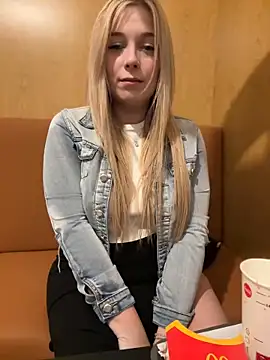 Snapshot of CherryAuroraa chatting on 02-05-25, 08:25 CherryAuroraa online show from 02-05-25, 08:25