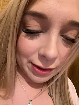 Snapshot of CherryAuroraa chatting on 02-17-25, 06:37 CherryAuroraa online show from 02-17-25, 06:37