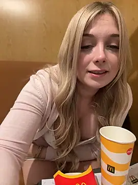 Snapshot of CherryAuroraa chatting on 02-26-25, 08:00 CherryAuroraa online show from 02-26-25, 08:00