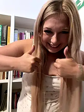 Snapshot of CherryAuroraa chatting on 09-19-25, 10:49 CherryAuroraa online show from 09-19-25, 10:49