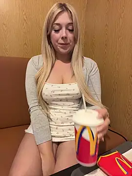 Snapshot of CherryAuroraa chatting on 10-11-25, 08:29 CherryAuroraa online show from 10-11-25, 08:29