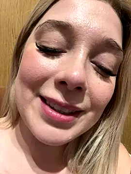 Snapshot of CherryAuroraa chatting on 11-28-25, 11:29 CherryAuroraa online show from 11-28-25, 11:29