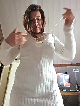 Snapshot of Lina_lou4 chatting on 12-20-25, 10:11 Lina lou4 online show from 12-20-25, 10:11