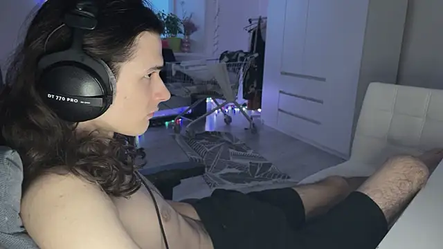 Snapshot of CandyChell chatting on 02-25-26, 01:54 CandyChell online show from 02-25-26, 01:54