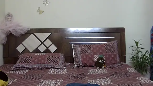 lovelydesi21 online show from 04-18-26, 05:33