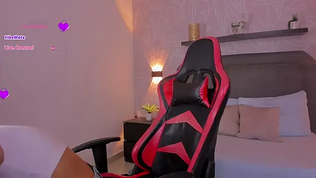 cora 22 online show from 10-27-25, 12:53