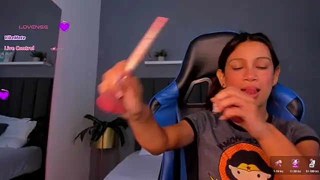 cora 22 online show from 10-30-25, 12:50