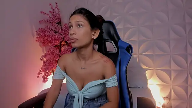 cora 22 online show from 12-04-25, 12:58