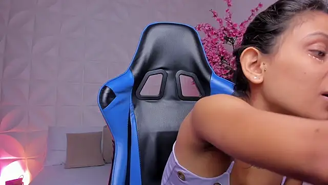 cora 22 online show from 03-09-26, 12:53